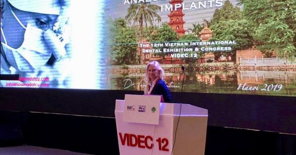 Sul palco del 12° Congresso Internazionale ed Esposizione del Vietnam